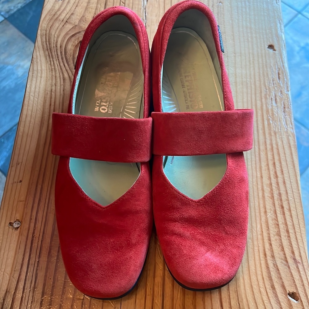 Red suede Mary jane’s MEPHISTO  7.5